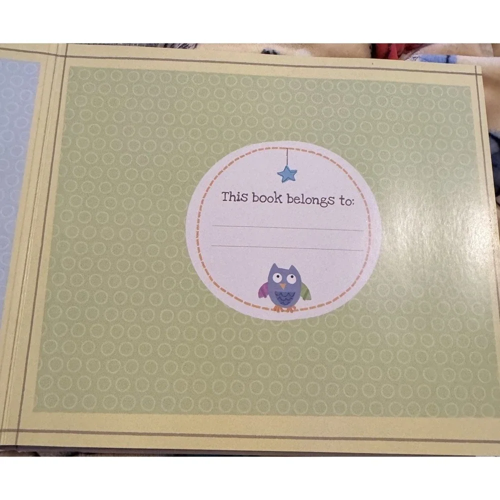 Baby's Book‎ of Firsts : A Keepsake of Baby's First Milestones, Hardcover